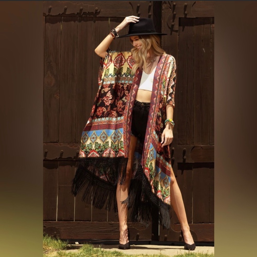 LAST ONE ☝️ The MARITZA Floral Damask Fringe Kimono Duster